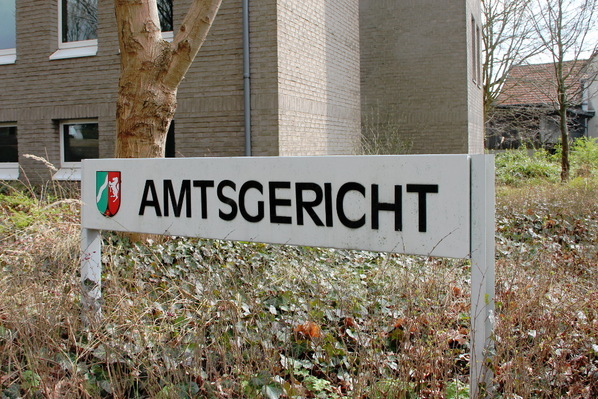 Schild "Amtsgericht Blomberg"